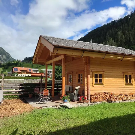 Schlosswirt Chalets & Apartments Grosskirchheim Exterior photo