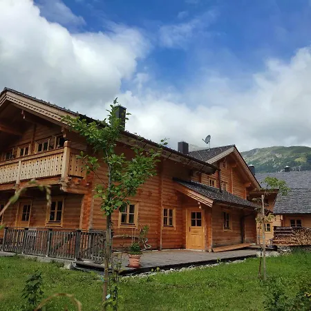 Schlosswirt Chalets & Apartments Grosskirchheim Exterior photo