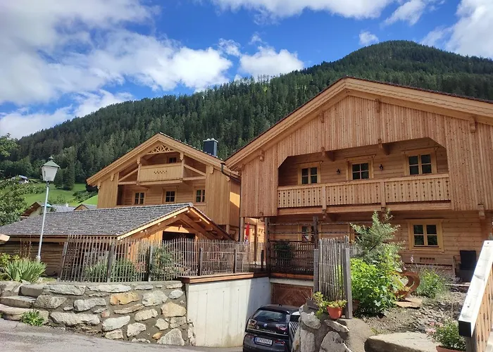 Schlosswirt Chalets & Apartments